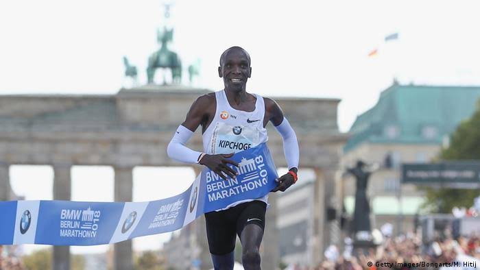 Eliud Kipchoge on the verge of setting another record in Berlin Marathon